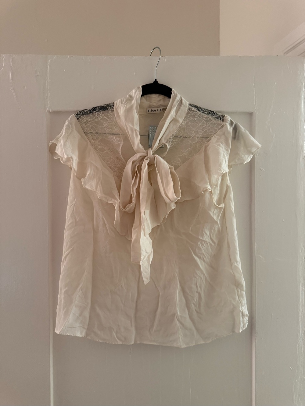 Alice + Olivia Ivory Tie-Neck Lace Yoke Ruffle Blouse